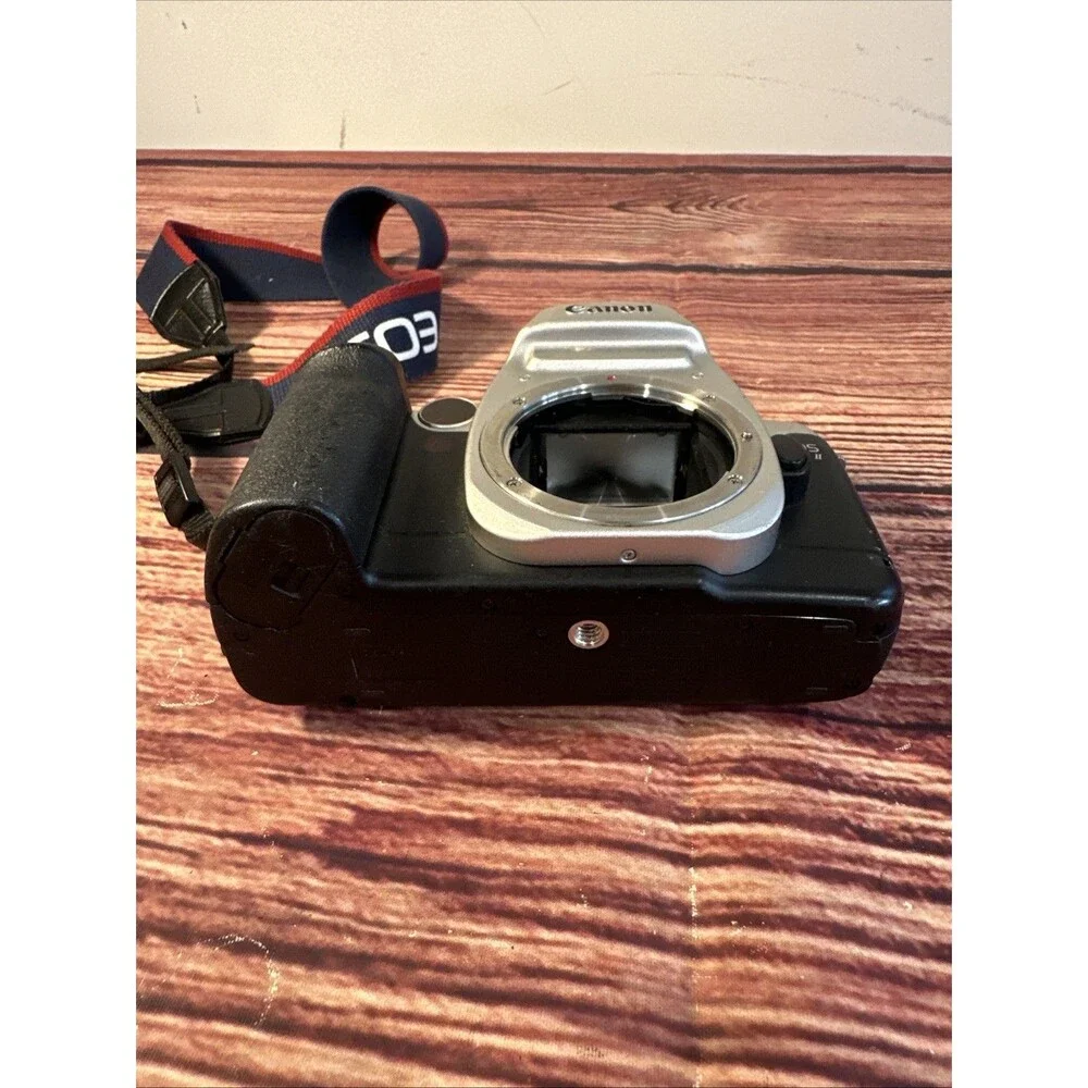 Canon EOS Elan II 35mm SLR Film Camera Body Only - READ - DOOR WON’T LATCH